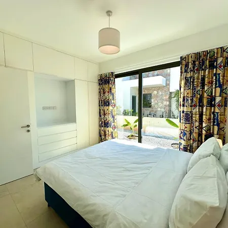 Deja Blue 2 With Private Pool Сasa de vacaciones